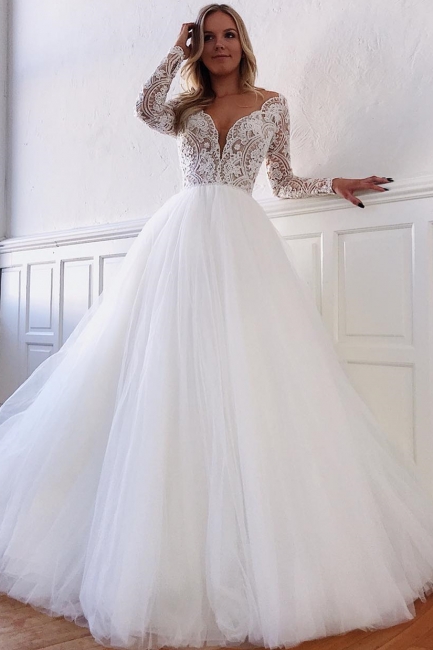 robe de mariée longue princesse en dentelle avec manches longues