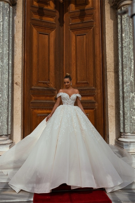 Robe de mariée princesse épaules dénudées longue luxueux