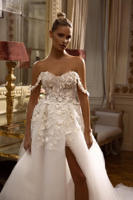 Robe de mariée dentelle blanche fendue devant chic