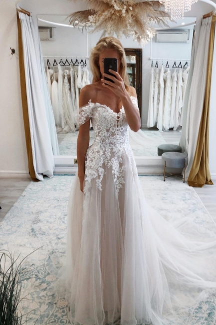 Robe de mariée avec dentelles fleuries très belle achat en ligne