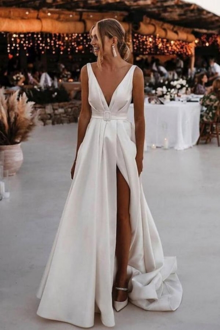 Robe de mariée ligne-A en satin simple blanche | Robe de mariage civil col V chic