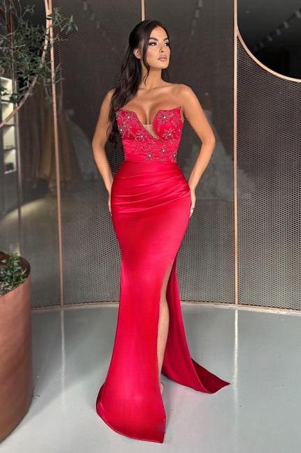 Robe de soirée sirène rouge en satin bustier avec cristaux chic et glamour