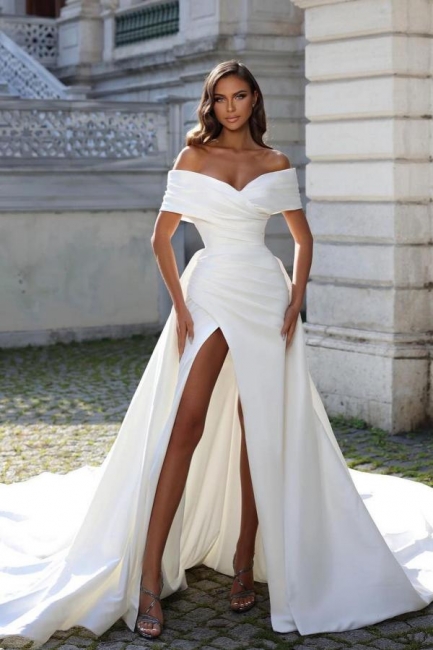 Robe de mariée simple blanche sur satin épaules dénudées très élégante bon prix