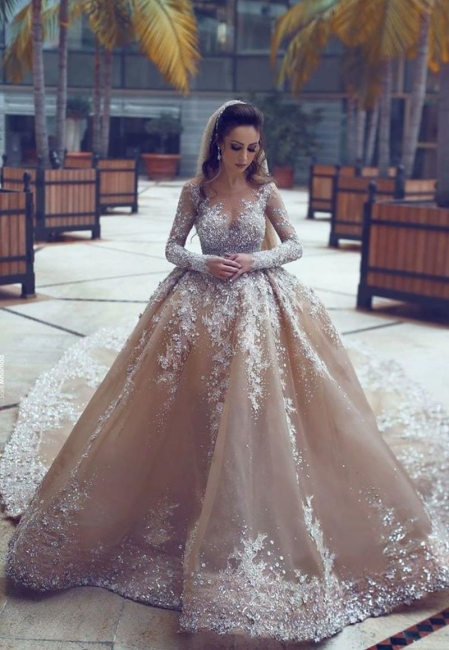 Forme Marquise Traîne mi-longue Col U profond Robes de mariée avec Perle