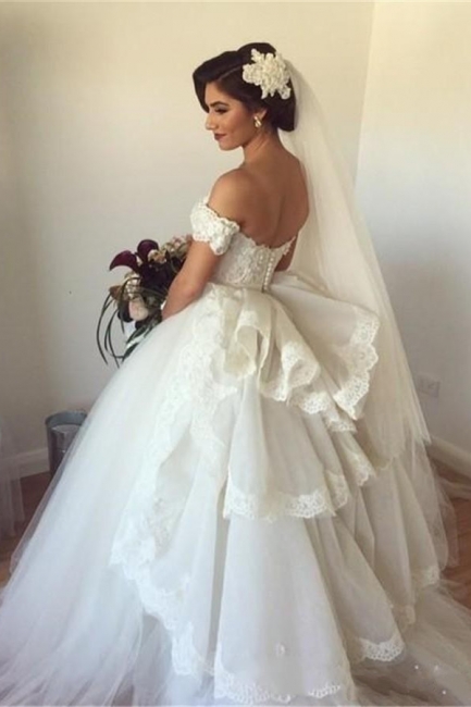 Forme Marquise Traîne moyenne Epaules nues Tulle Robes de mariée avec Ruches