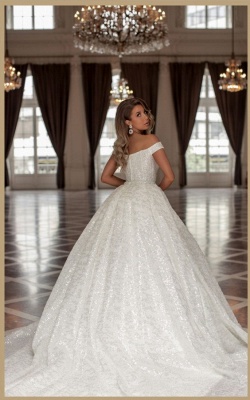 Robe de mariée princesse en paillettes épaules dénudées grande traîne chic_2