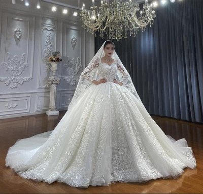 Robe de mariée princesse de luxe en dentelles haute couture sur mesures chic et unique_6