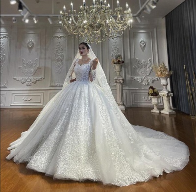 Robe de mariée princesse de luxe en dentelles haute couture sur mesures chic et unique_5