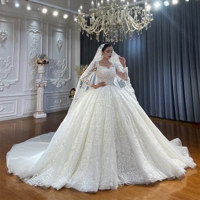 Robe de mariée princesse de luxe en dentelles haute couture sur mesures chic et unique_7