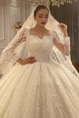 Robe de mariée princesse de luxe en dentelles haute couture sur mesures chic et unique_2