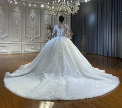 Robe de mariée princesse de luxe en dentelles haute couture sur mesures chic et unique_8