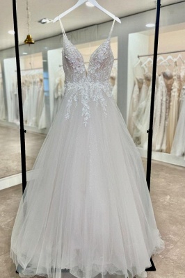 Robe de mariée de créateur Une ligne de robes de mariée en dentelle et en tulle