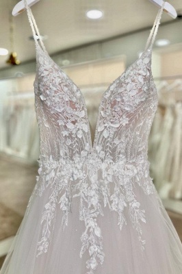 Robe de mariée de créateur Une ligne de robes de mariée en dentelle et en tulle_5