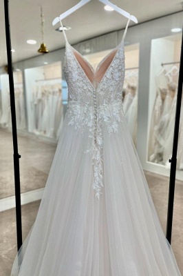 Robe de mariée de créateur Une ligne de robes de mariée en dentelle et en tulle_4